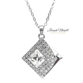 Swarovski krisztállyal díszített medál - Nágell Ékszer Swarovski krisztállyal díszített medál - Nágell Ékszer